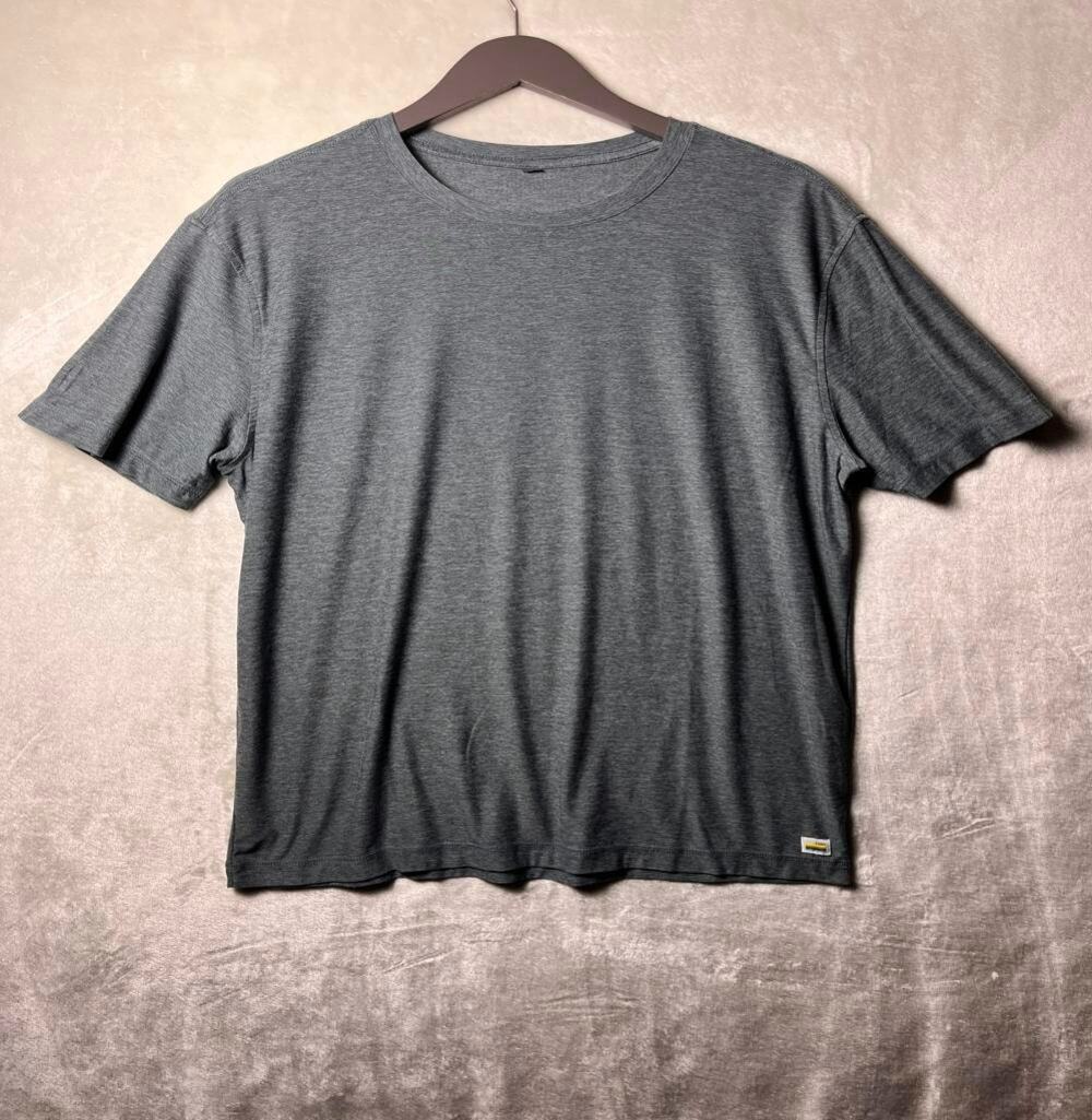 Vuori Strato Tech Tee T-Shirt Men's L Green Charcoal Luxury Stretch Soft AF Feel